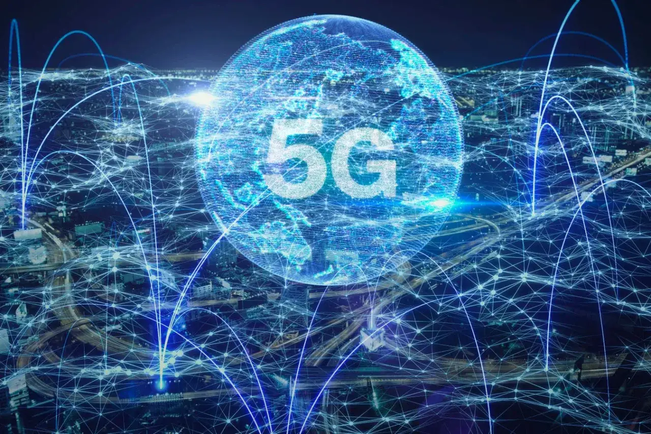 Globalna sieć 5G, symbolizująca przyszłość komunikacji. Co to jest 5G? To rewolucja w łączności.