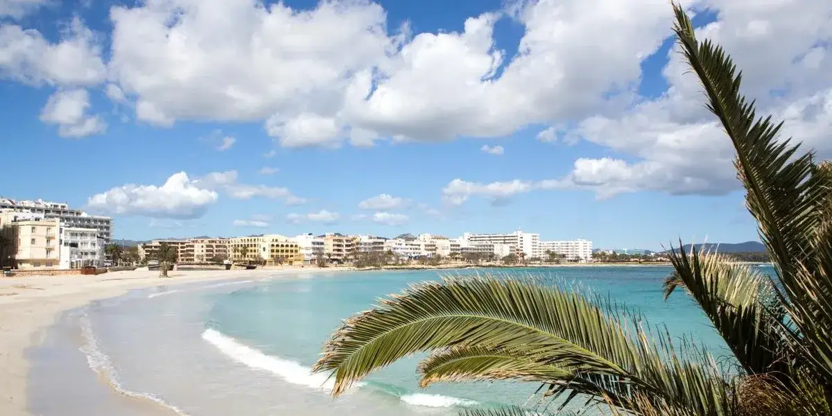 krystalicznie czysta woda Majorka