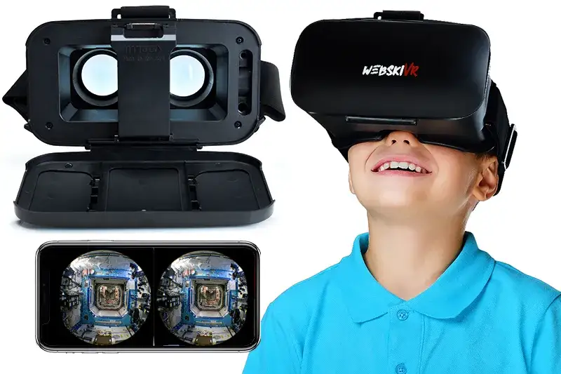 Osoba z goglami VR trzymająca telefon, z ikoną błędu lub pytajnika