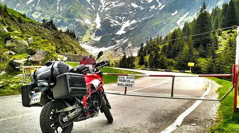 Zdjęcie Niezapomniane trasy motocyklowe w Rumunii – odkryj piękno górskich dróg