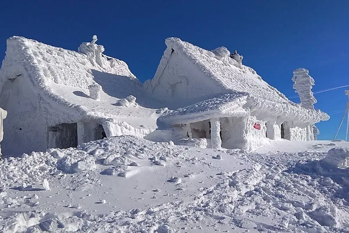 Bieszczady zimą Chatka Puchatka