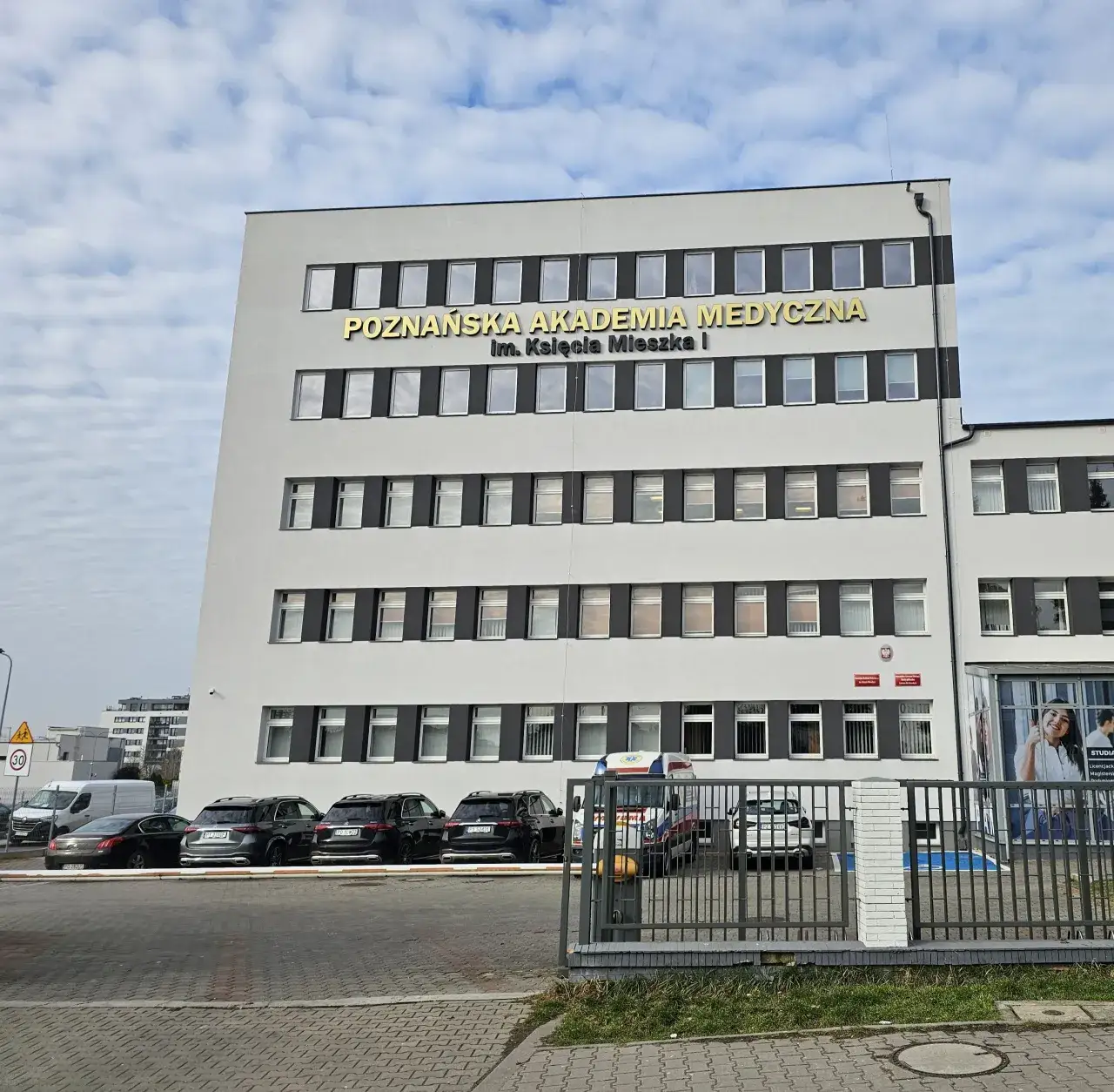 nowoczesna uczelnia medyczna prywatna