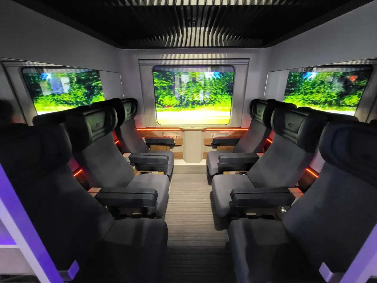 Nowoczesny pociąg PKP Intercity wnętrze