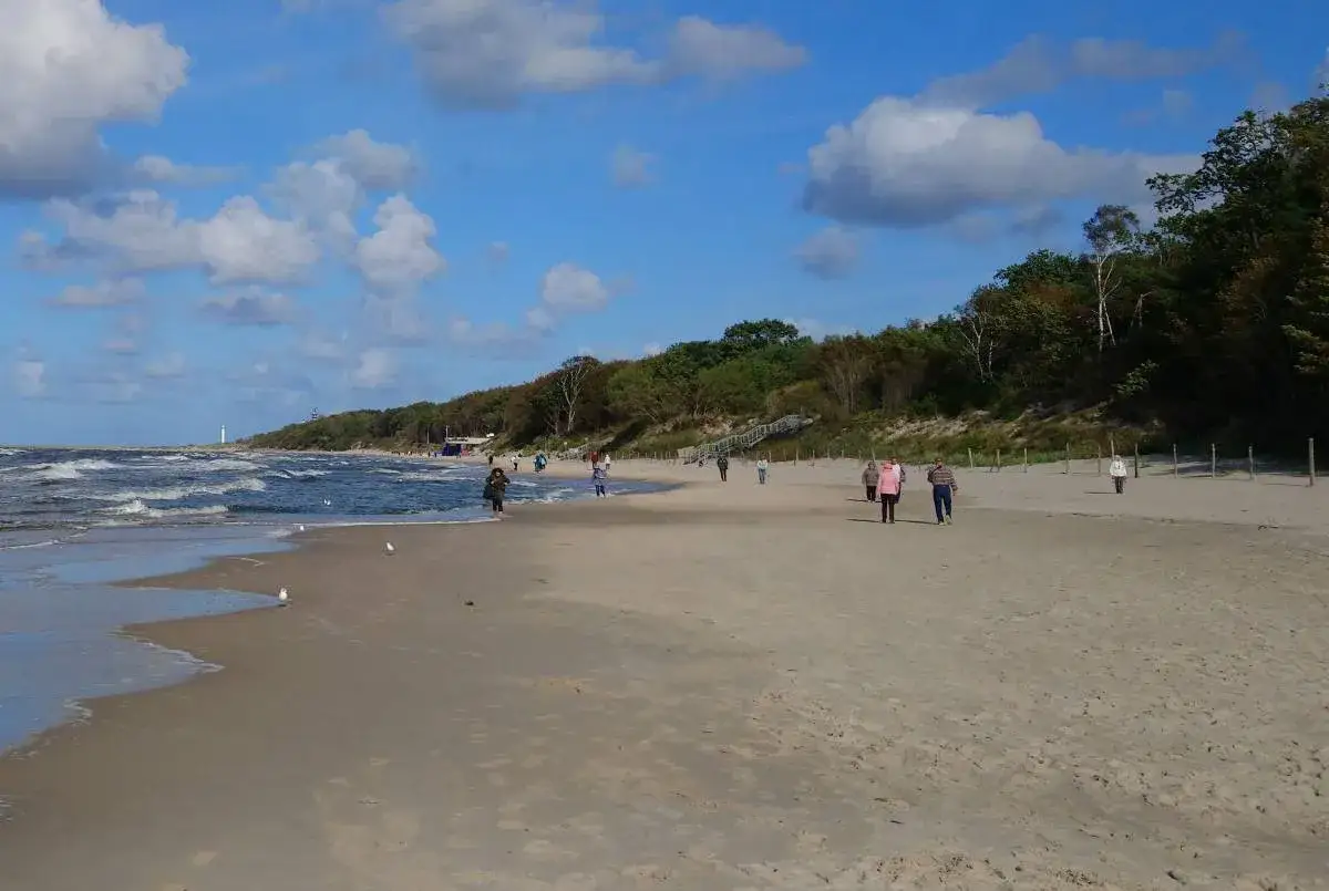Plaża Zachodnia Kołobrzeg mniej ludzi