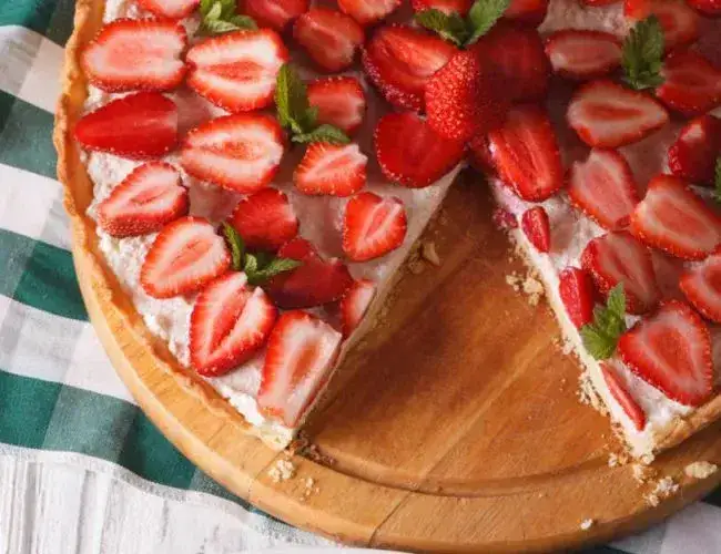 Świeże polskie truskawki na ciasto