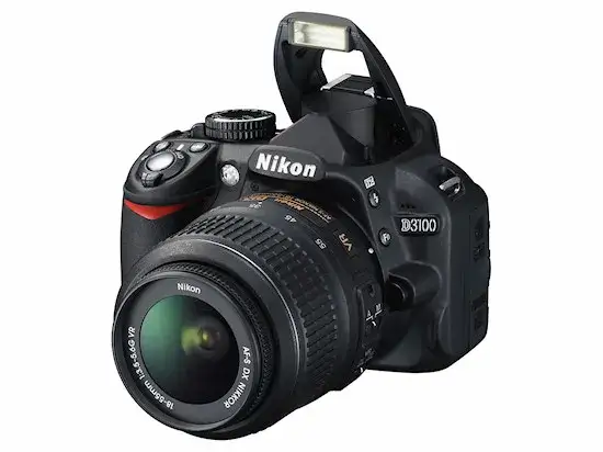 Nikon D3100 z różnymi obiektywami