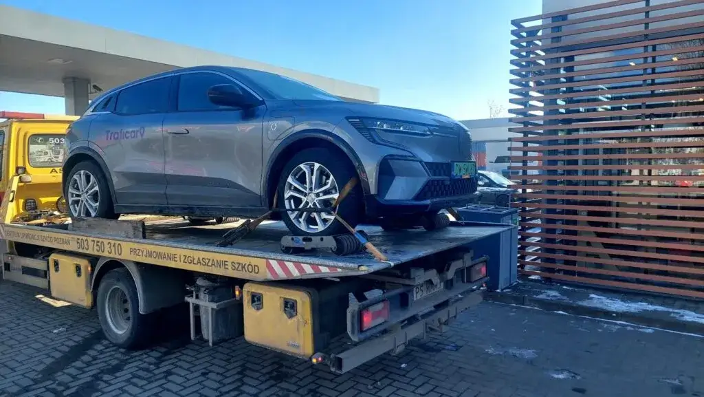 samochód elektryczny na lawecie