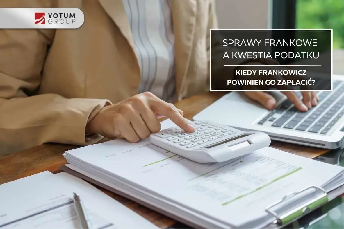 osoba analizująca dokumenty umowy kredytowej