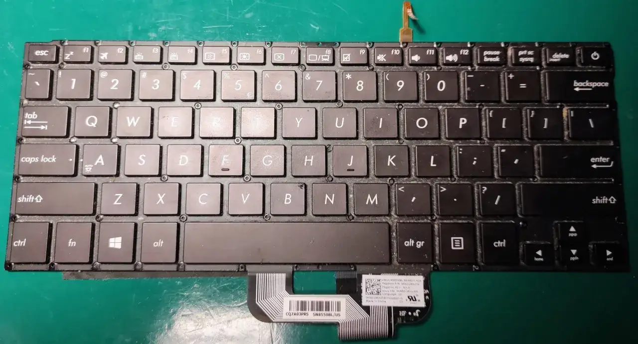 Klawiatura laptopa Asus. Zastanawiasz się, ile kosztuje wymiana klawiatury w laptopie? Oto część zamienna.