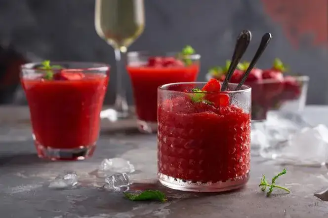 sorbet truskawkowy do picia szklanka