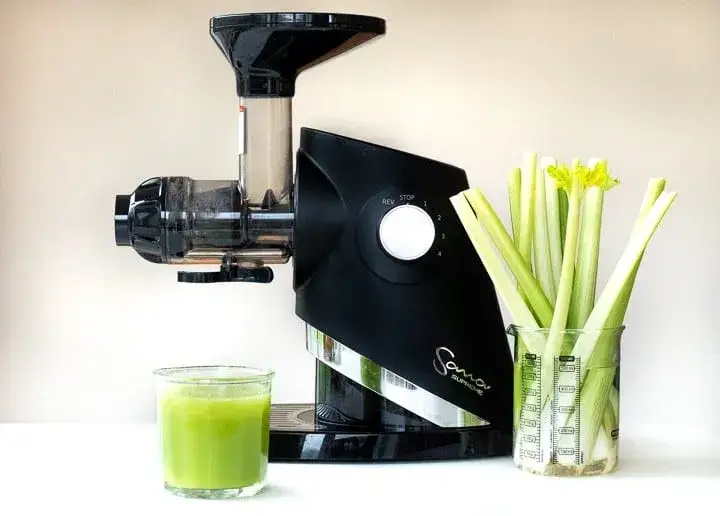 Wyciskarka wolnoobrotowa i seler naciowy