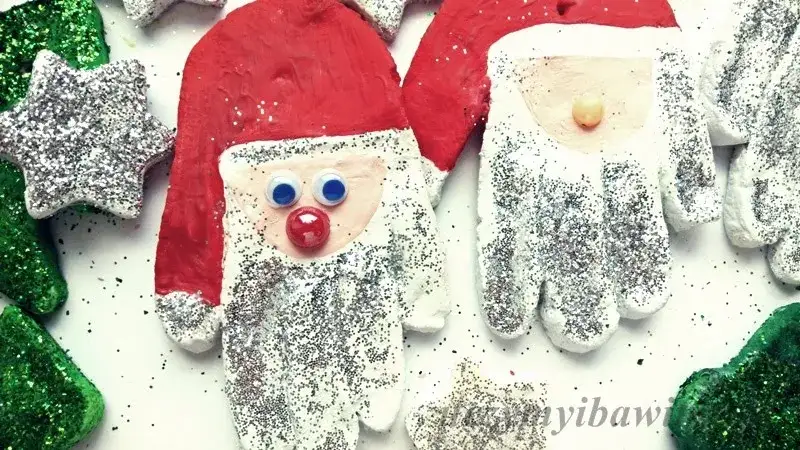 ozdoby choinkowe z masy solnej z odciskami dłoni