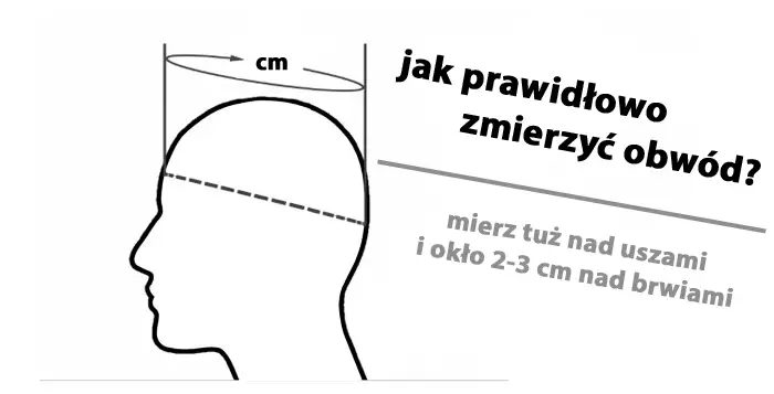 Osoba mierząca obwód głowy do kasku motocyklowego