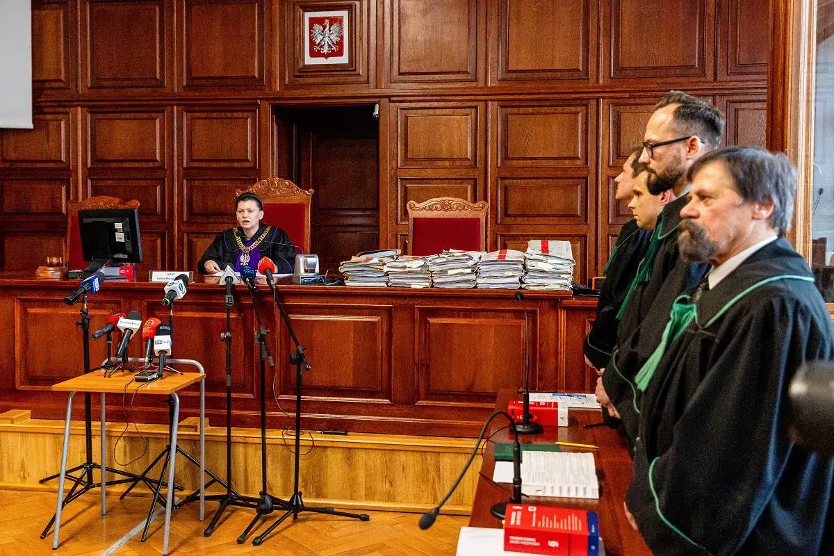 Etapy procesu karnego, schemat sądu