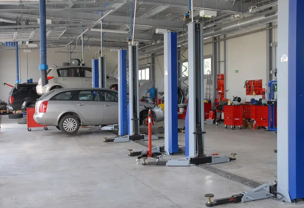Podnośnik samochodowy warsztat
