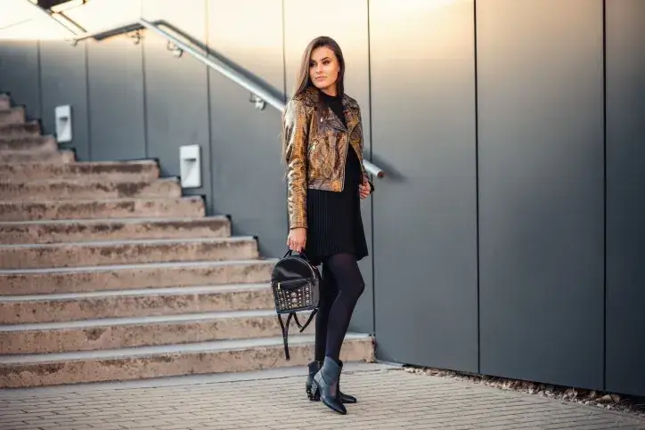 Stylizacje botki z elastyczną cholewką sukienki sp&oacute;dnice