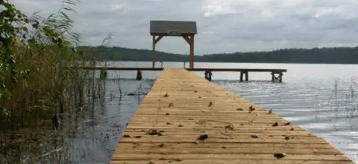 Zdjęcie Jezioro Choczewskie - raj dla turystów i wędkarzy na Pomorzu