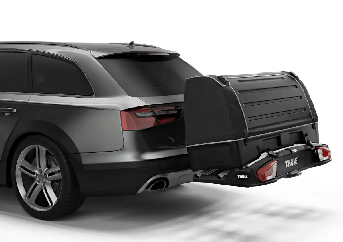 Box na narty na hak kontra box dachowy