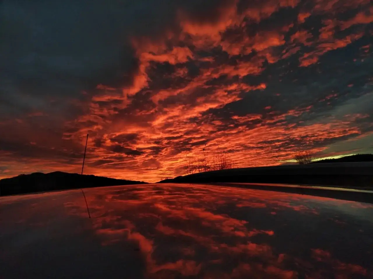 zach&oacute;d słońca czerwone niebo