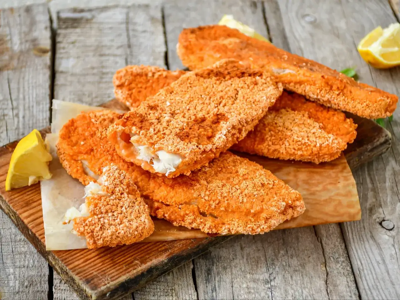 Chrupiące, złociste filety rybne w panierce, idealne do smażenia. Prosty sposób, jak smażyć mrożone ryby w panierce, by były pyszne.