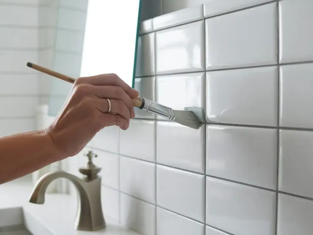 przykłady renowator&oacute;w i farb do fug