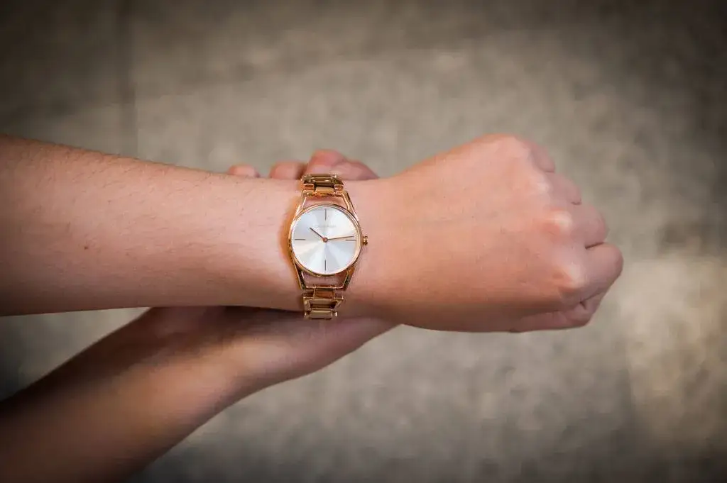 zegarek Calvin Klein Dainty na nadgarstku