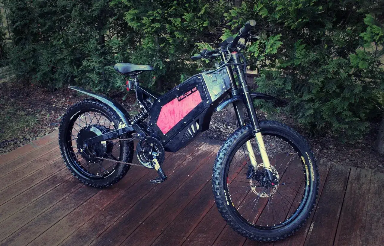 Potężny rower elektryczny z silnikiem 3000W, gotowy na każdą trasę. Ten zestaw do konwersji roweru 3000w to marzenie każdego miłośnika mocnych wrażeń.