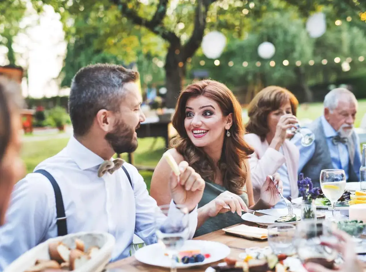 Zdjęcie Jak poinformować gości weselnych o noclegu, by uniknąć chaosu?