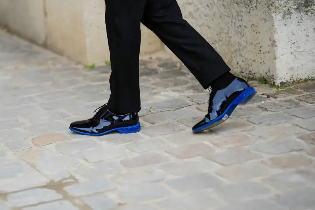 Zdjęcie Jakie skarpetki do jasnego garnituru - uniknij modowych faux pas