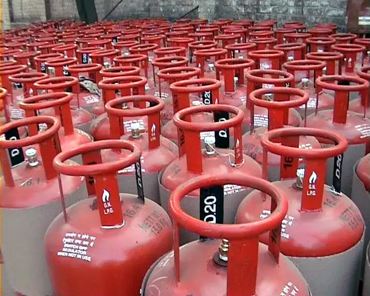 Zdjęcie Jak powstaje gaz lpg? Odkryj sekrety jego produkcji i źródeł
