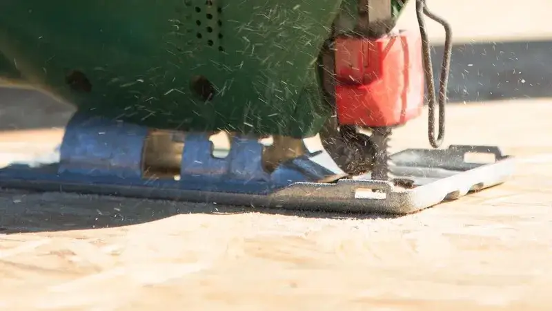 Zdjęcie Efektywne cięcie płyty OSB: Jakie narzędzia wybrać?