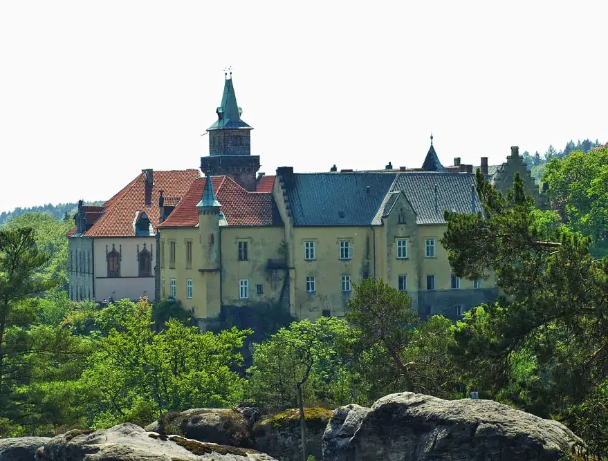 Zdjęcie Zamek Hrubá Skála: Czeska perła wśród Skalnych Miast