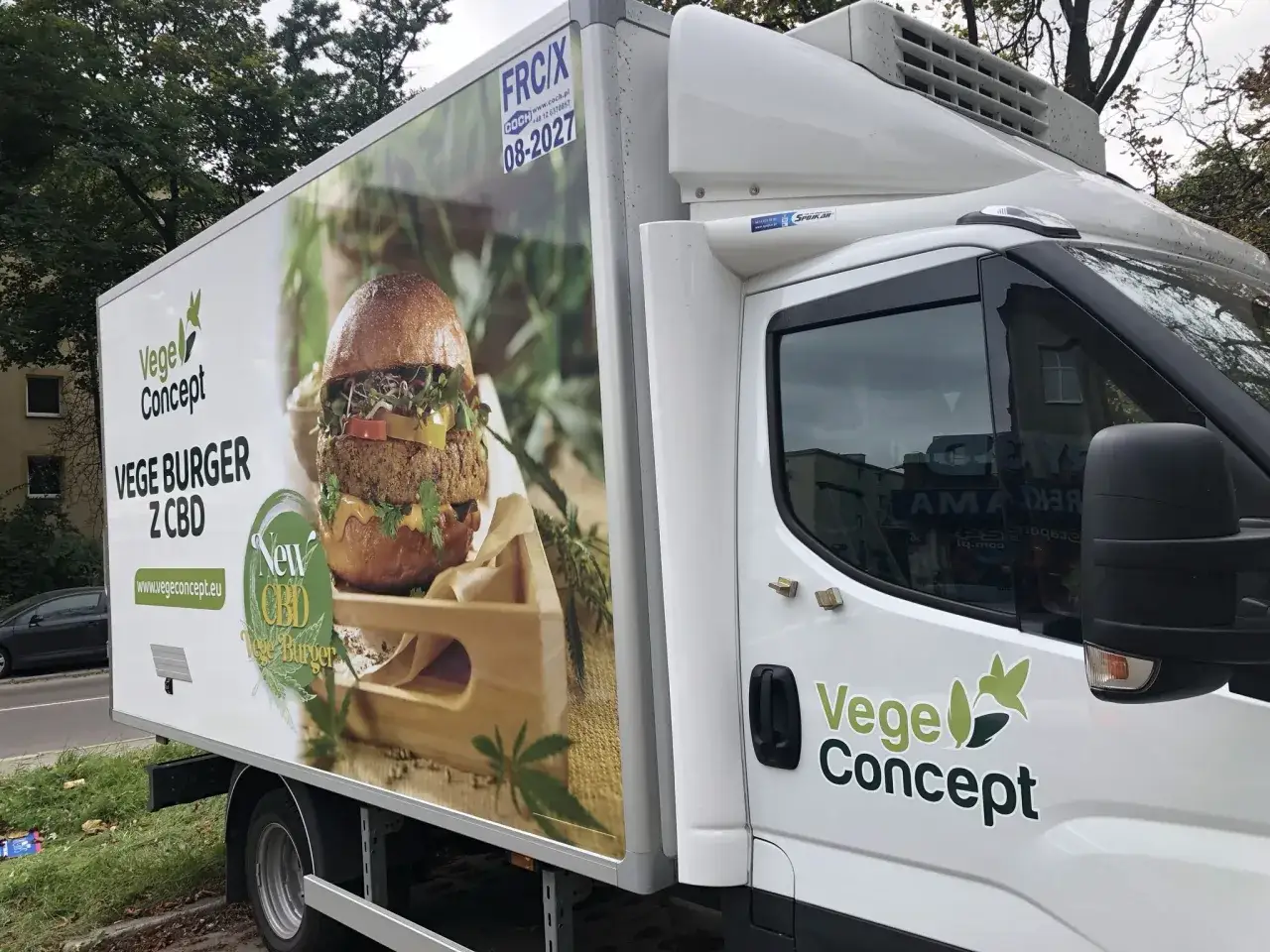 Zdjęcie Reklama na samochodzie w Łodzi: skuteczna promocja firmy