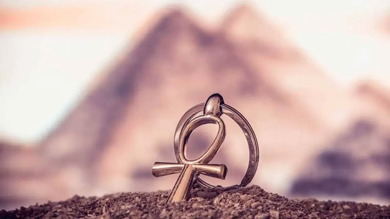 Zdjęcie Krzyż Ankh: Znaczenie, pochodzenie i symbolika życia wiecznego