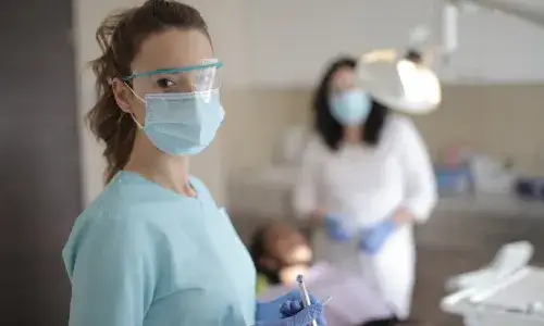 Zdjęcie Gdzie z bólem zęba w weekend w Łodzi? Sprawdź dostępne opcje pomocy