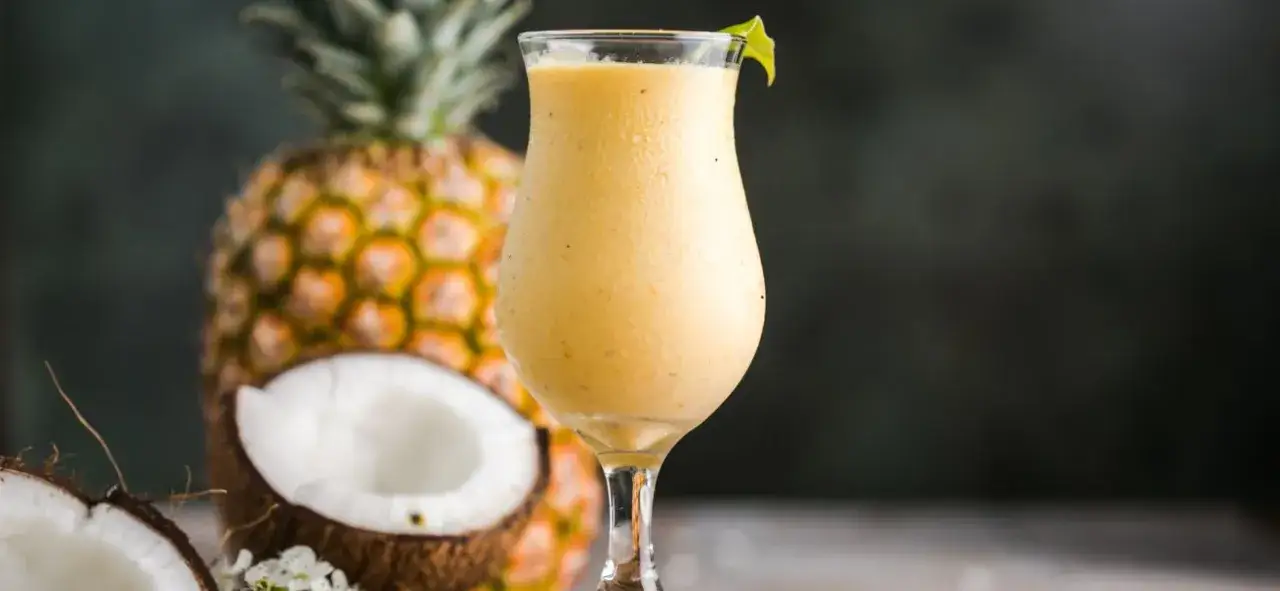 Zdjęcie Pyszne drinki z białego rumu, które zachwycą Twoich gości