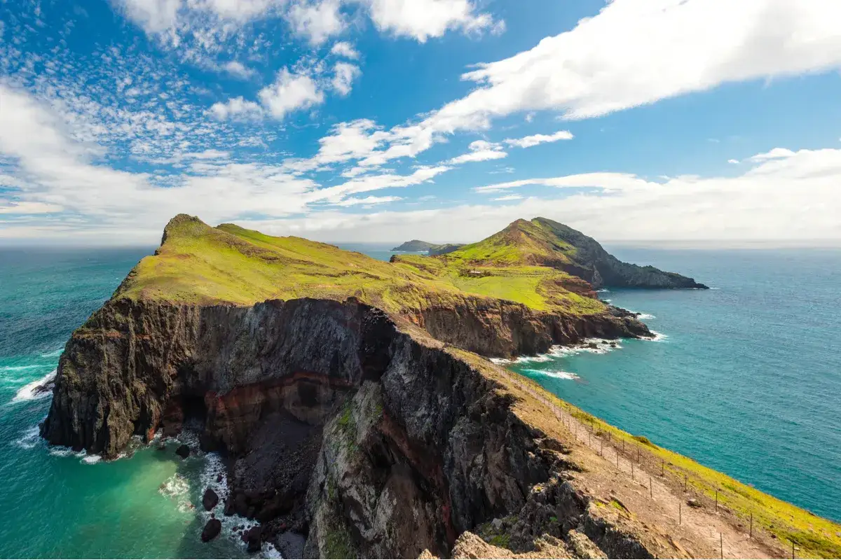 Zdjęcie Ile trwa lot na Maderę z Katowic? Sprawdź, by nie tracić czasu!