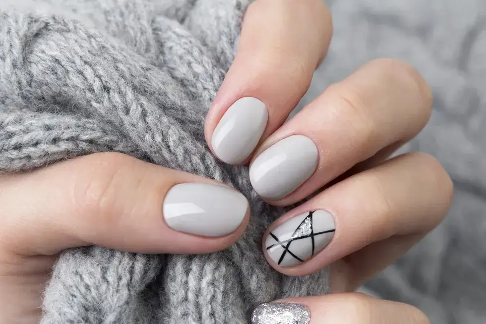 Zdjęcie  Jak zrobić paznokcie żelowe krok po kroku? Poradnik dla początkujących