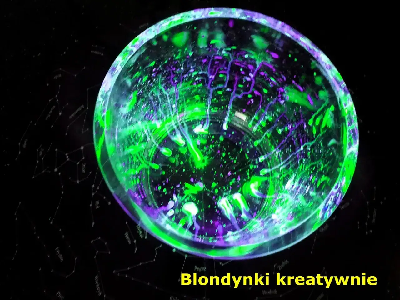Zdjęcie Czy płyn że świecących bransoletek jest szkodliwy dla zdrowia?