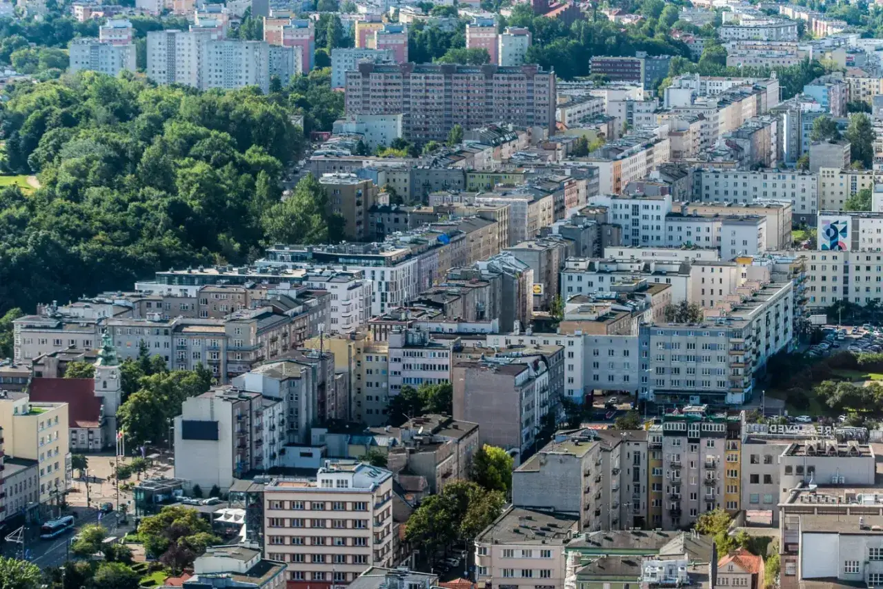 Zdjęcie Gdzie zgłosić sprzedaż mieszkania? Kluczowe kroki, które musisz znać