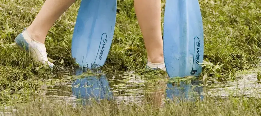 Zdjęcie Jakie buty na kajak wybrać, aby uniknąć błędów i cieszyć się komfortem?