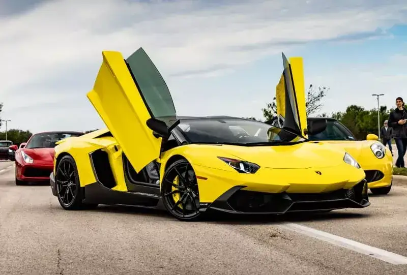 Zdjęcie Ile koni ma Lamborghini Aventador? Odkryj moc i osiągi modeli