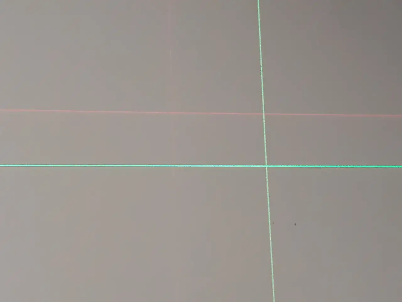 Laser zielony kontra czerwony porównanie widoczności