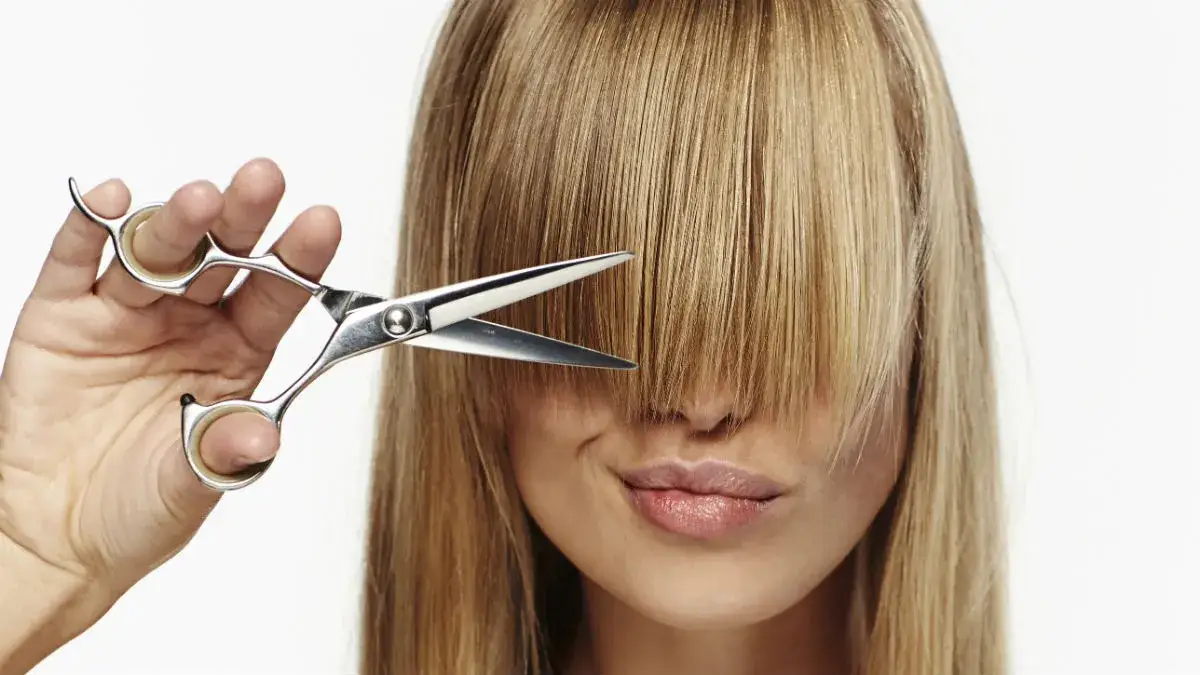 Zdjęcie Jak samodzielnie zrobić grzywkę kurtynę i uniknąć typowych błędów