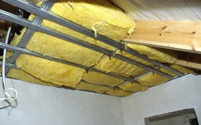 przegrzewanie poddasza latem, ucieczka ciepła zimą