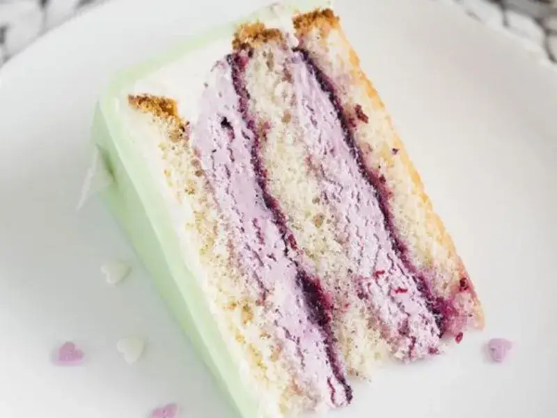 różne rodzaje kremów do tortów (maślany, mascarpone, masa cukrowa)