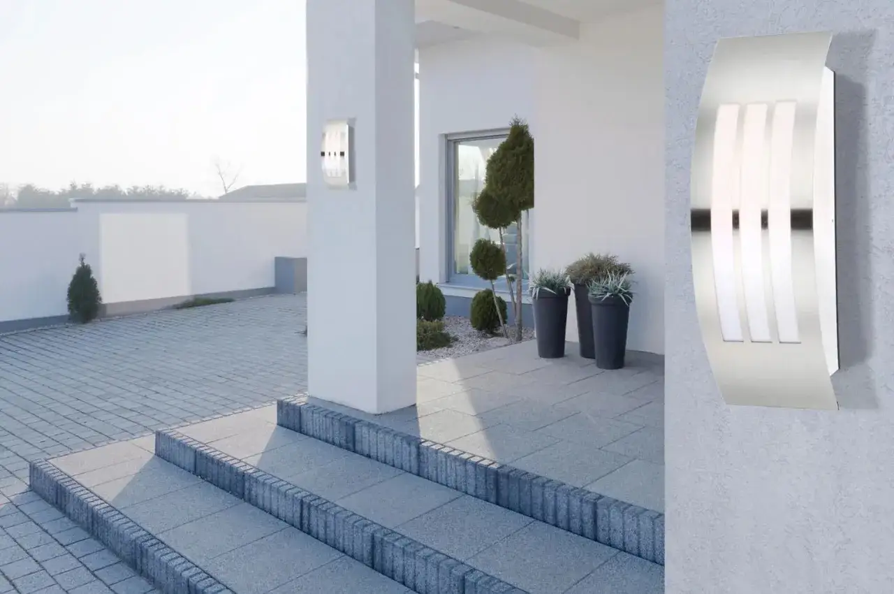 Zdjęcie Jakie rośliny wsadzić w wysokie donice na taras, aby zachwycały?