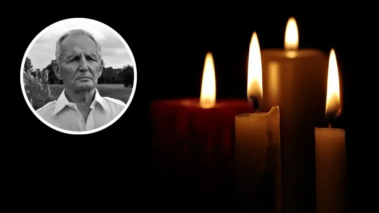 Portret Eugeniusza Korczarowskiego obok płonących świec.