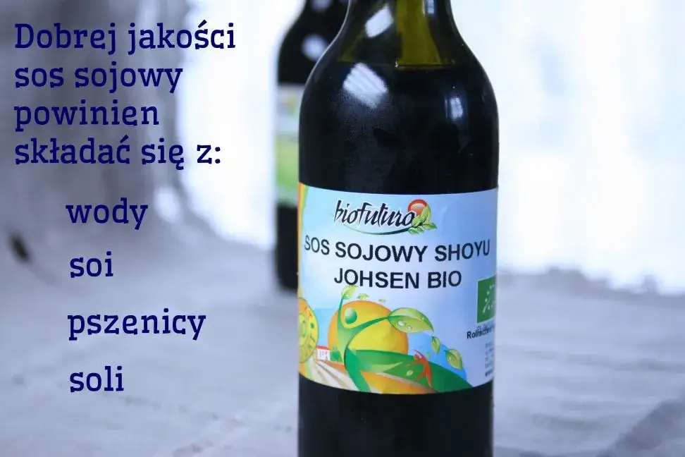 r&oacute;żne zamienniki sosu sojowego na p&oacute;łce sklepowej