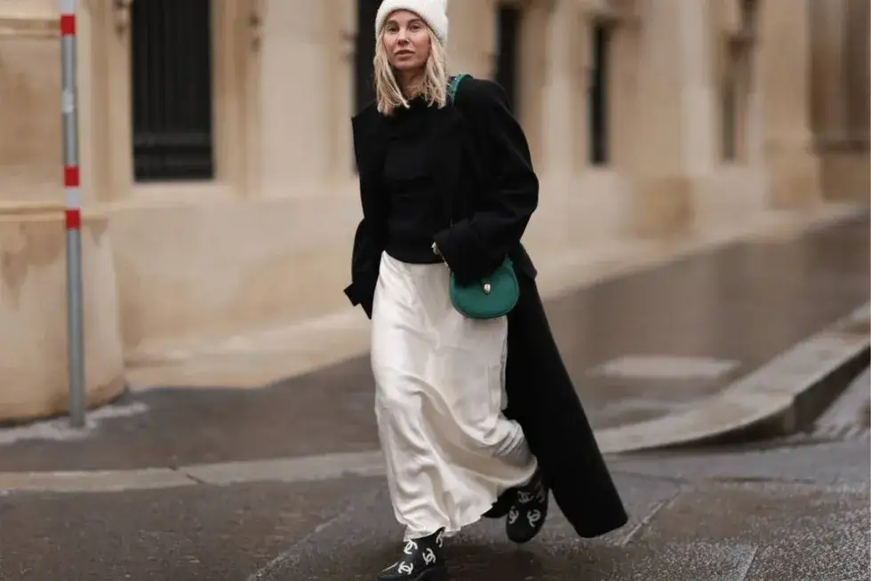 Stylizacje z białą sp&oacute;dnicą do pracy, na co dzień, na randkę, na imprezę